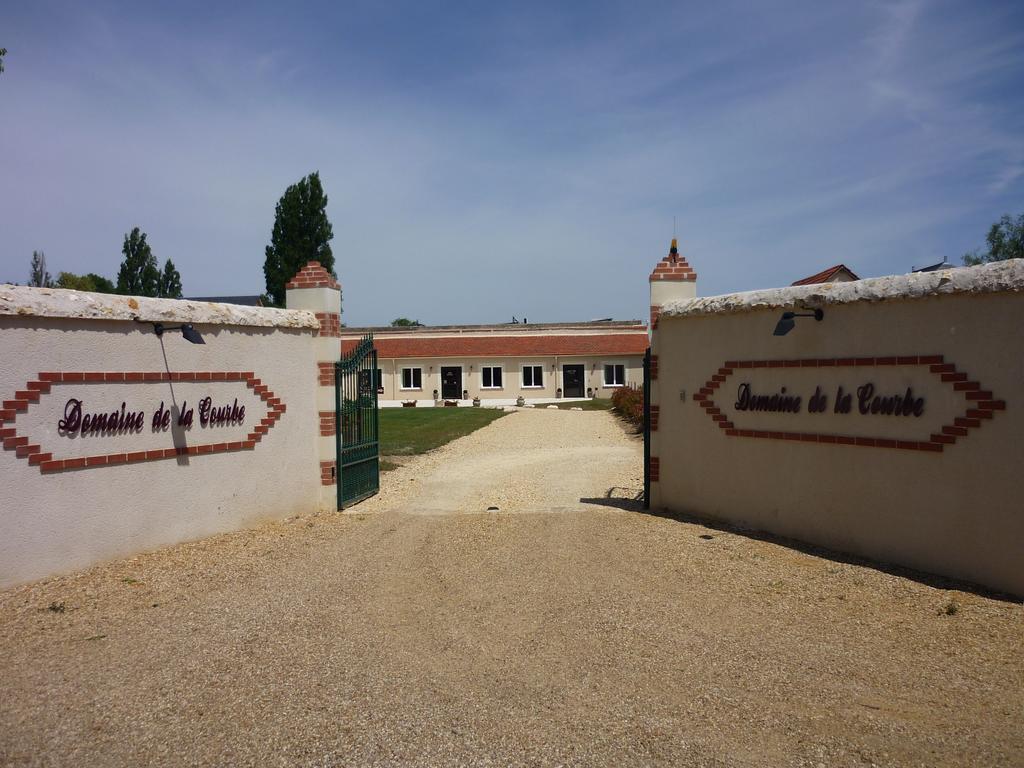 Domaine De La Courbe Hotel Le Lude Buitenkant foto